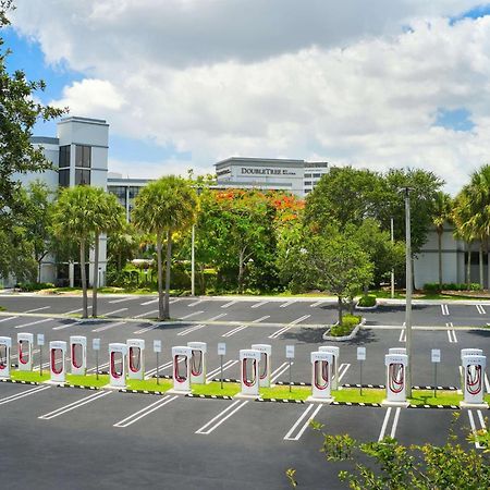 Doubletree By Hilton Palm Beach Gardens Hotel Exterior photo