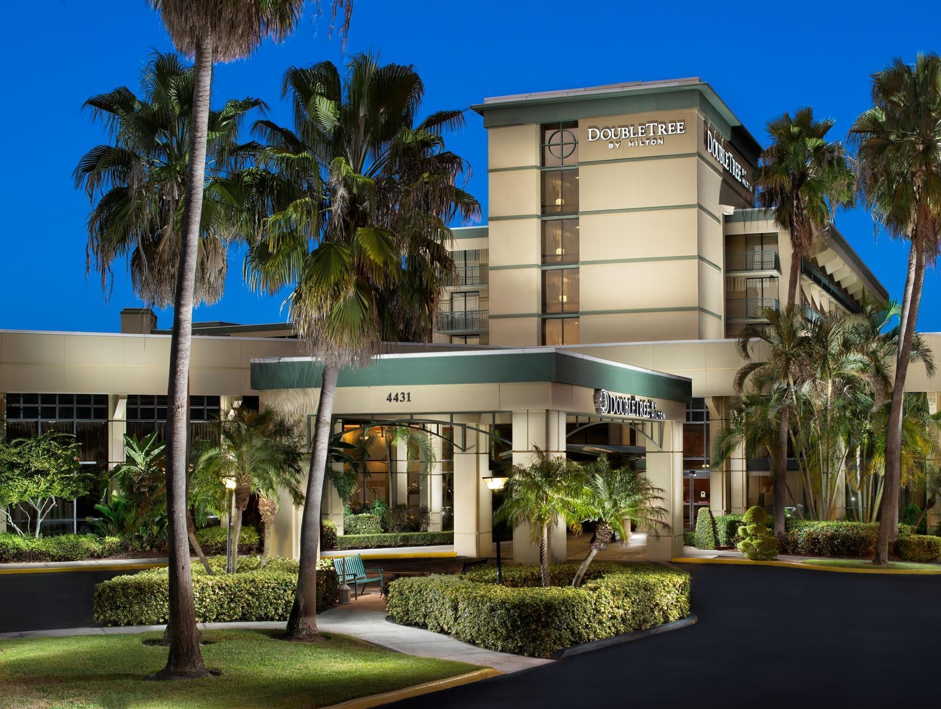 Doubletree By Hilton Palm Beach Gardens Hotel Exterior photo