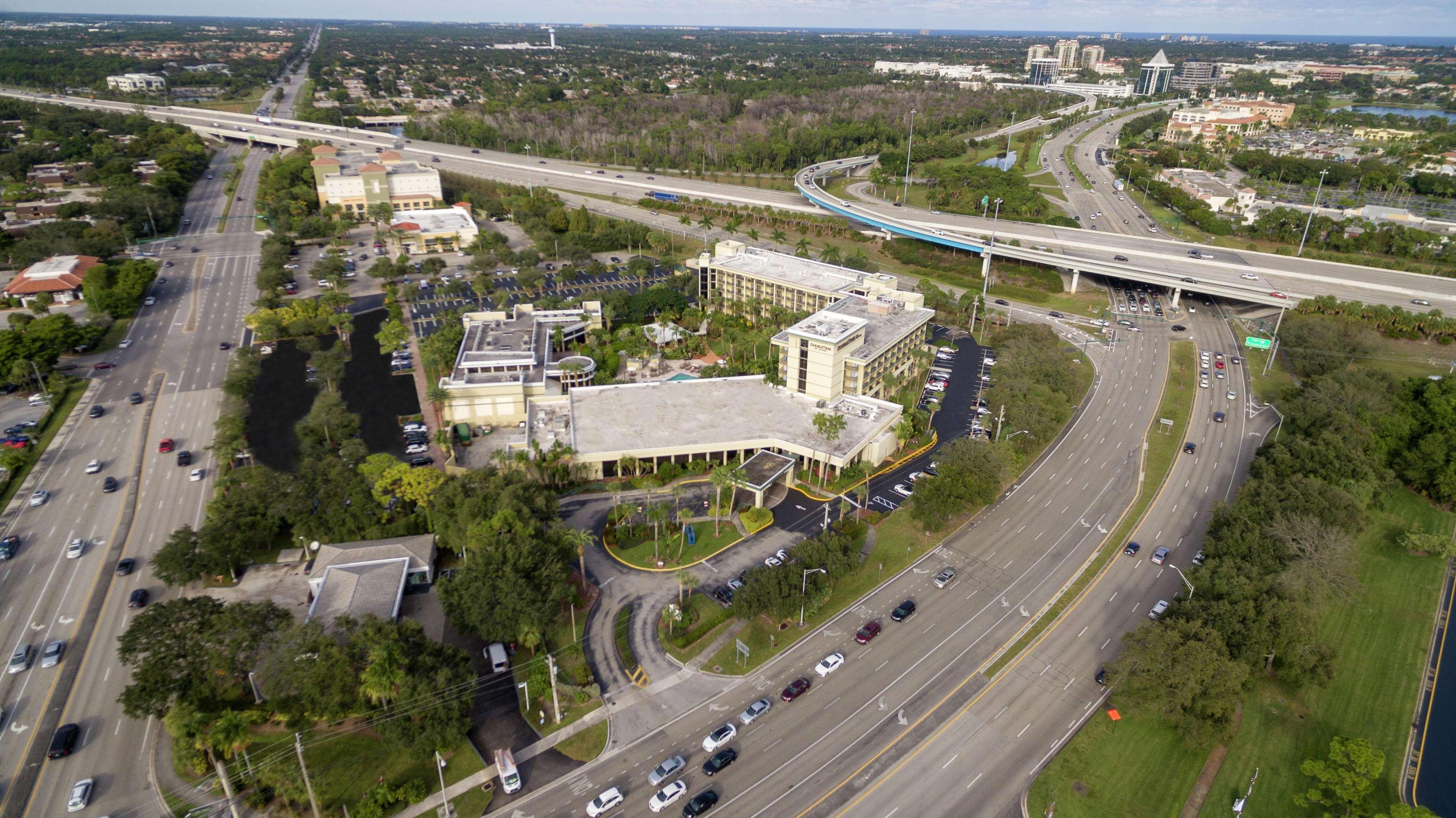 Doubletree By Hilton Palm Beach Gardens Hotel Exterior photo