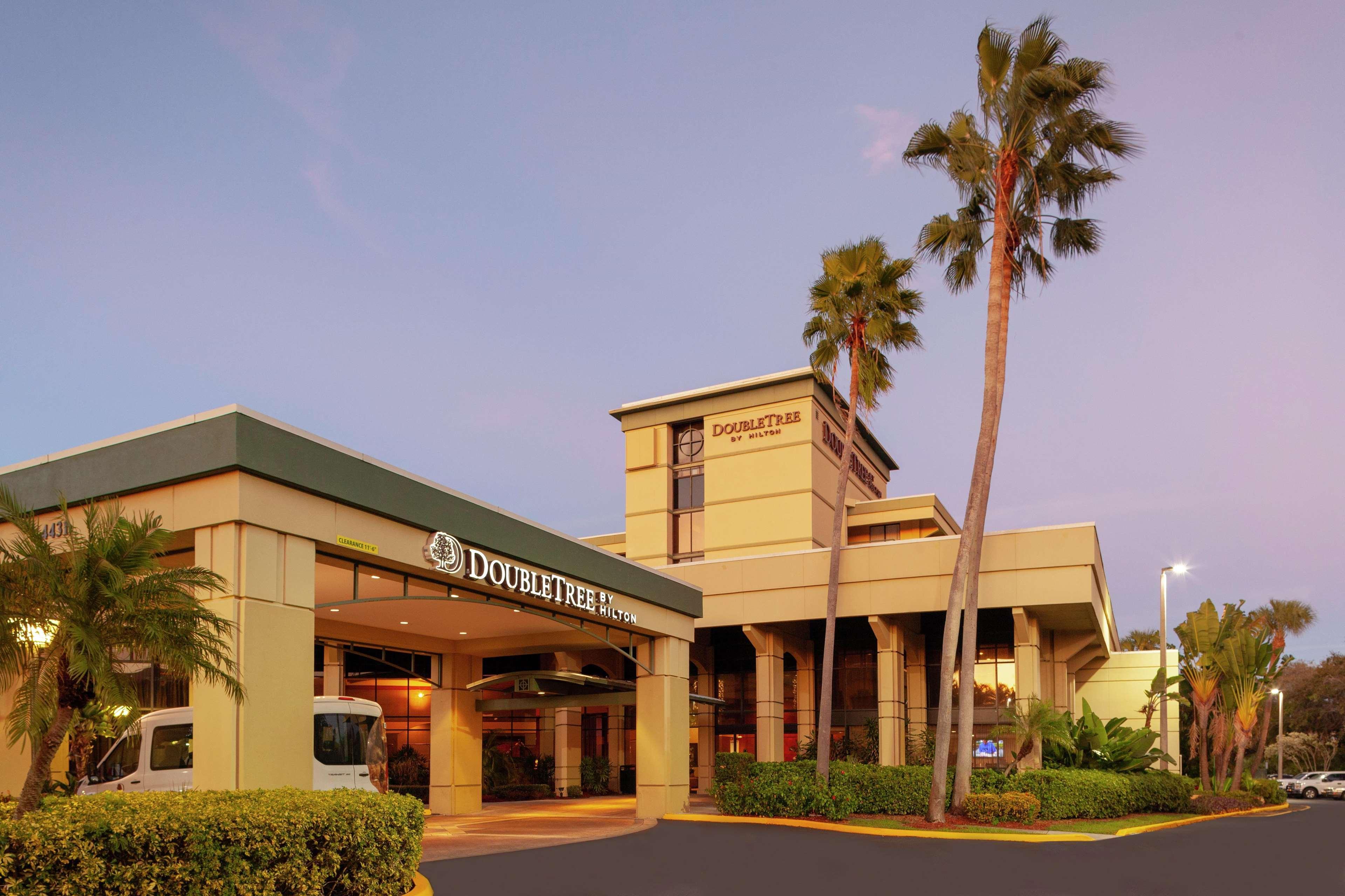 Doubletree By Hilton Palm Beach Gardens Exterior photo