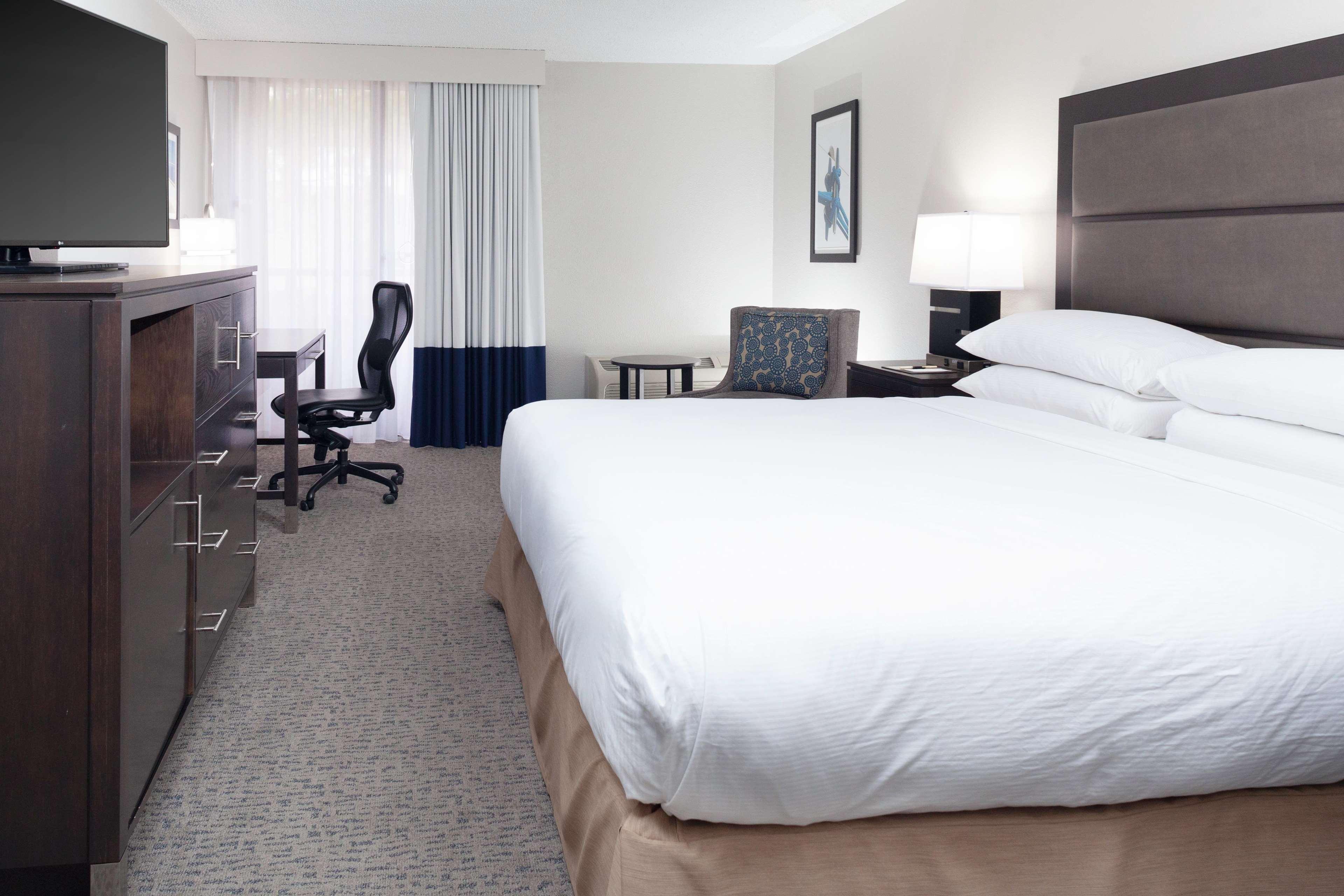 Doubletree By Hilton Palm Beach Gardens Exterior photo