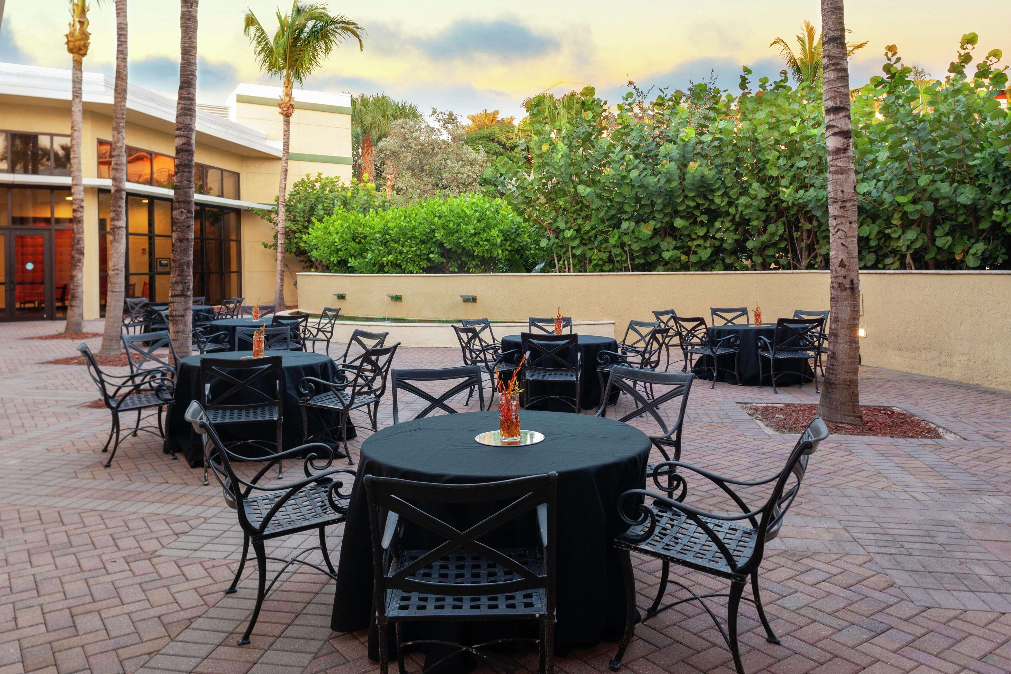 Doubletree By Hilton Palm Beach Gardens Hotel Exterior photo