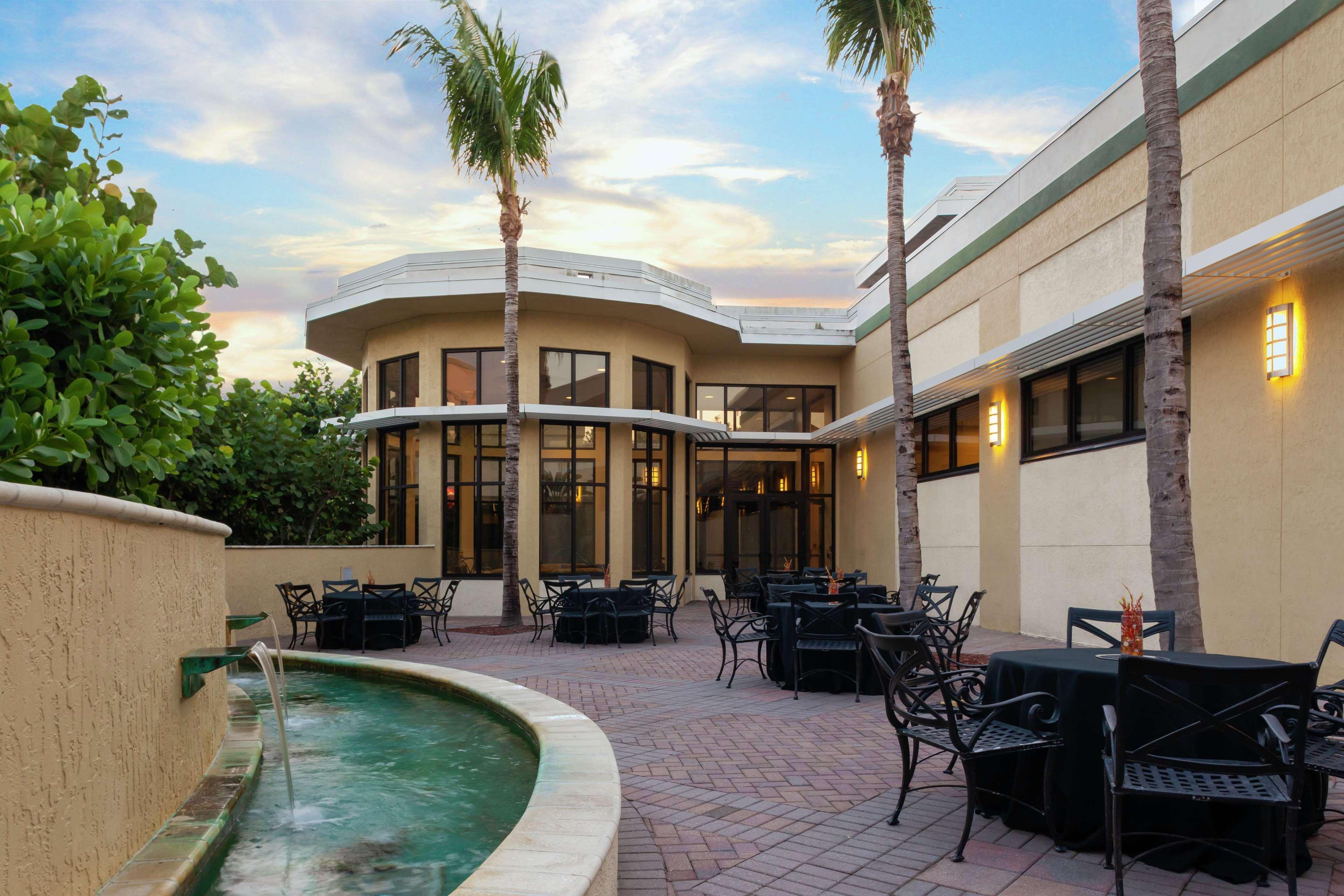 Doubletree By Hilton Palm Beach Gardens Hotel Exterior photo