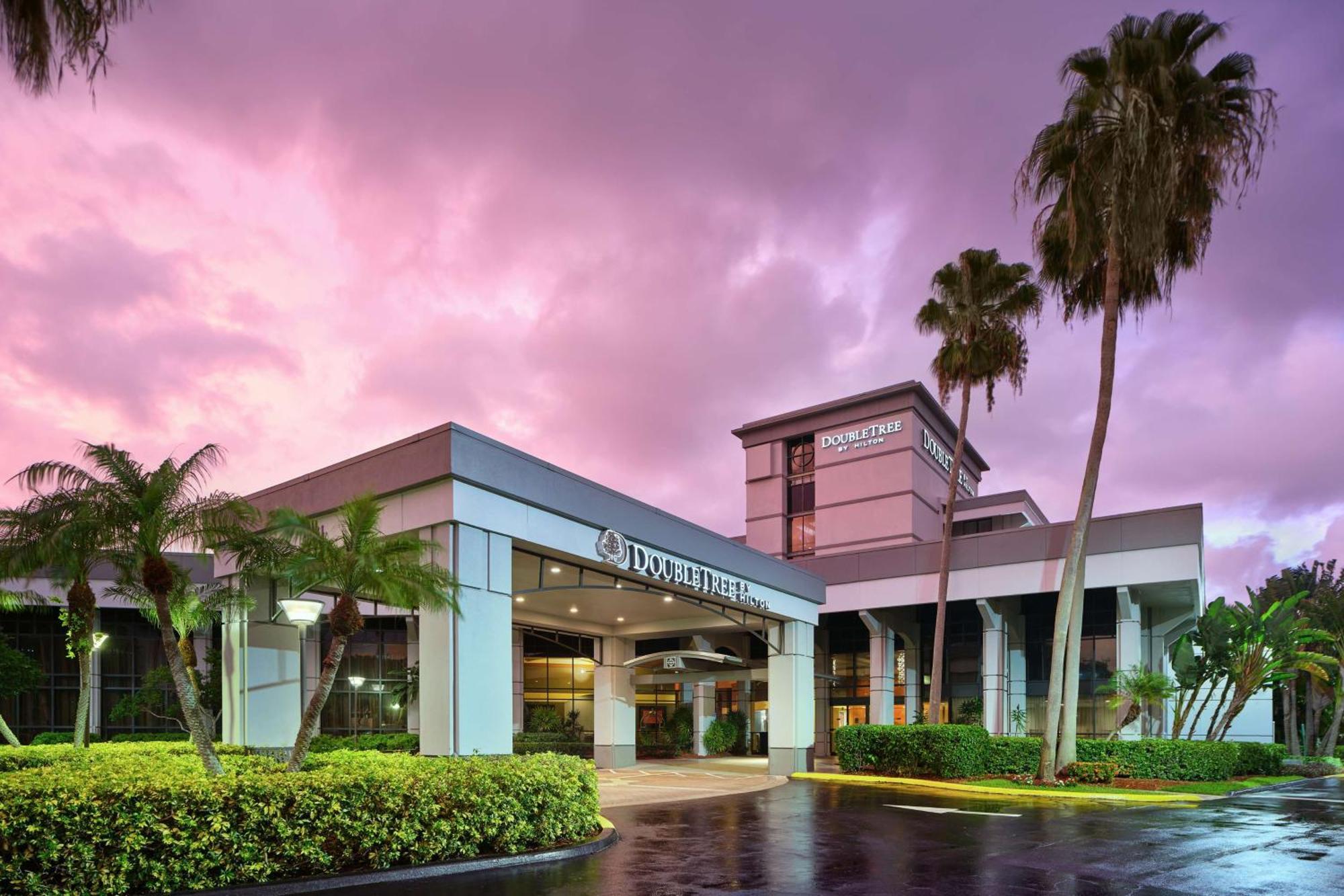 Doubletree By Hilton Palm Beach Gardens Hotel Exterior photo