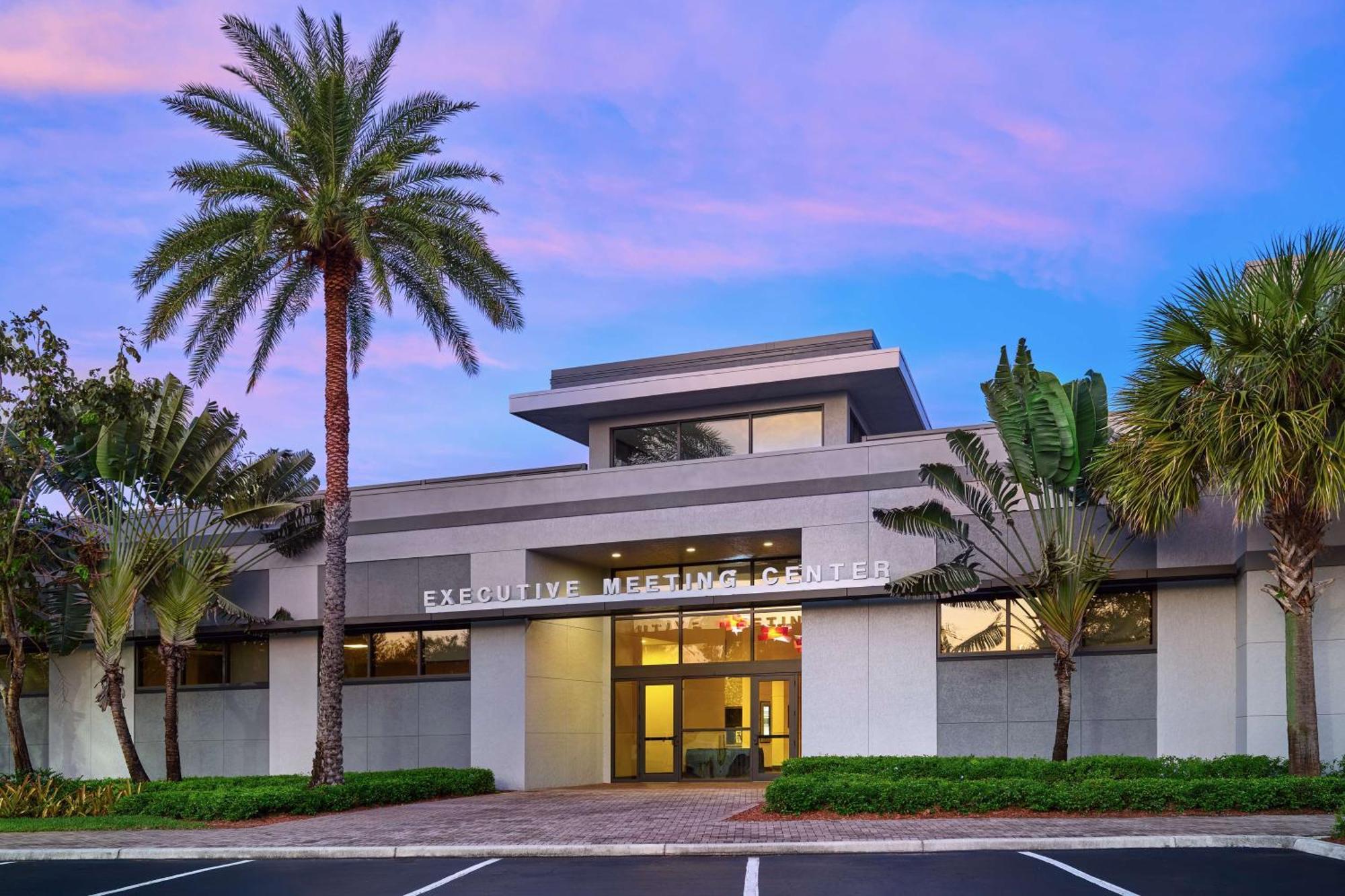 Doubletree By Hilton Palm Beach Gardens Hotel Exterior photo