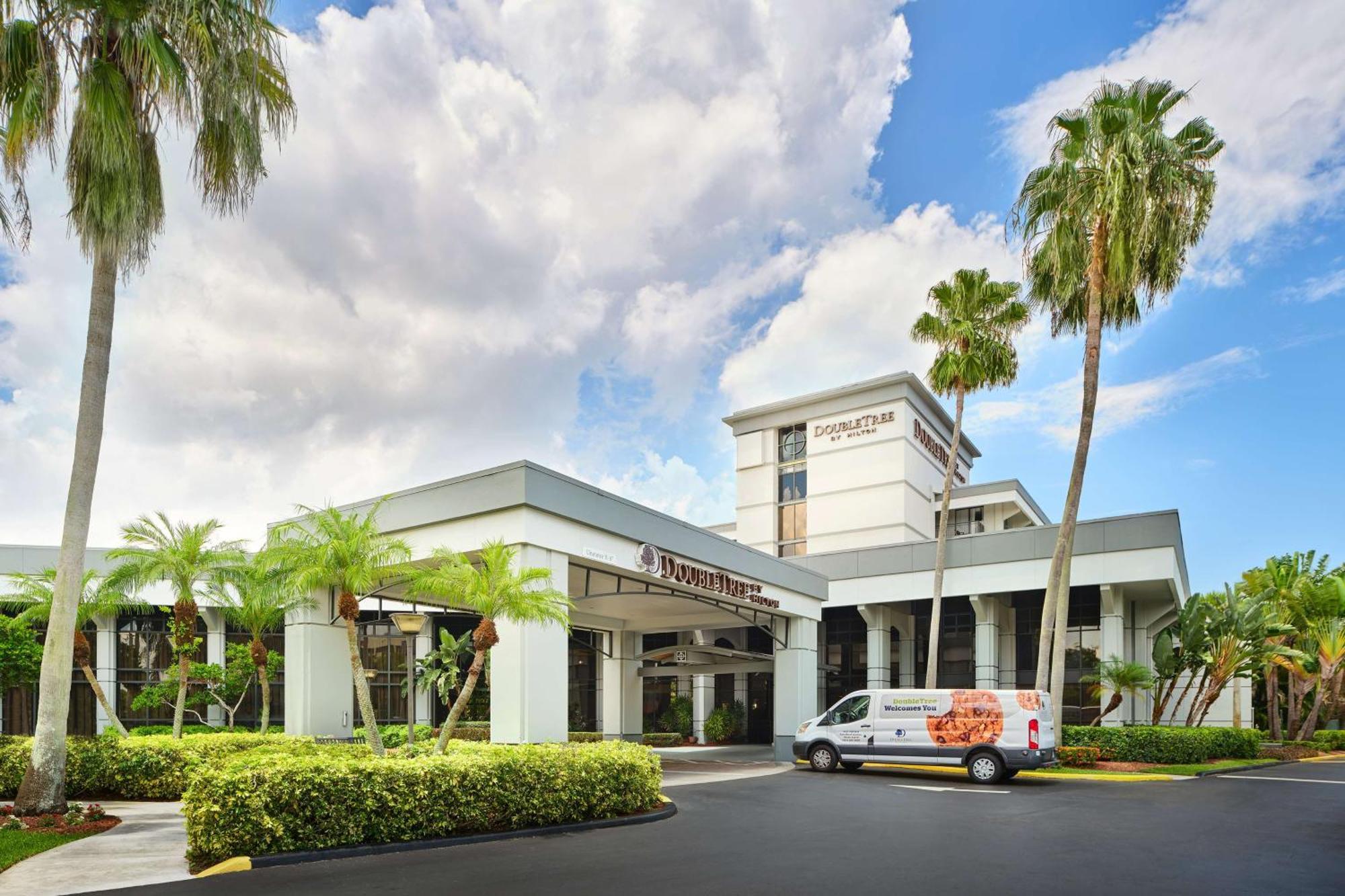 Doubletree By Hilton Palm Beach Gardens Hotel Exterior photo