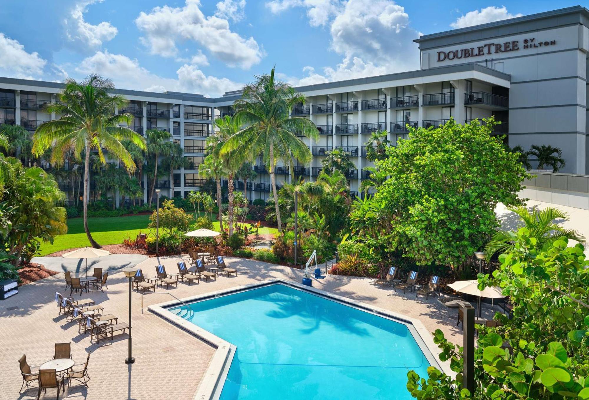 Doubletree By Hilton Palm Beach Gardens Hotel Exterior photo