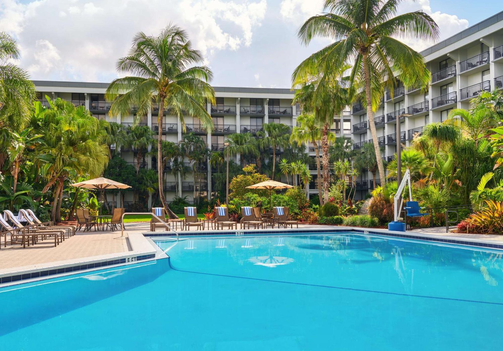 Doubletree By Hilton Palm Beach Gardens Hotel Exterior photo