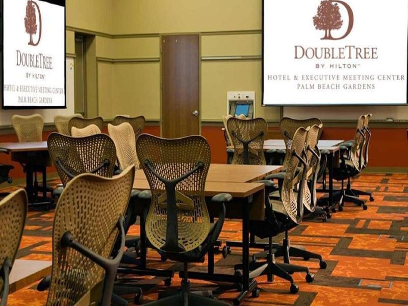 Doubletree By Hilton Palm Beach Gardens Exterior photo